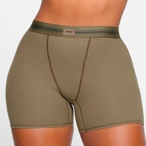SKIMS Cotton Ribbed Boxer Shorts Size Small In Green/Army‎ New With Tags